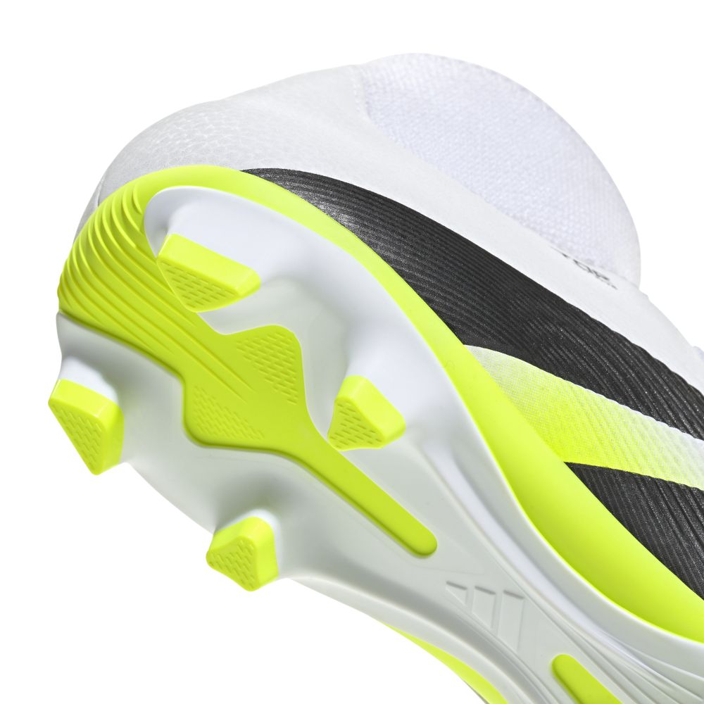 Guayos con media para terreno firme Predator Club